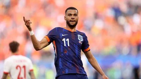 [图]王钰栋失误助对手得分 浙江队4-0大胜三镇