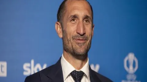 姆巴佩领衔或因禁赛战阿森纳，枪手队欲重金求购替身守门员